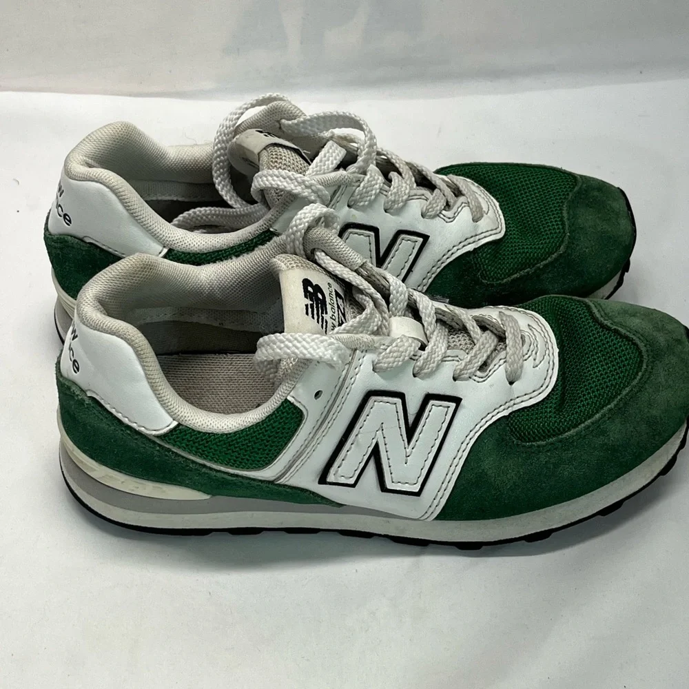 NEW BALANCE 574 RUNNING SUEDE SNEAKERS YOUTH GREEN/WHITE‎ SZ 3.5 ATHLETIC CAUSAL